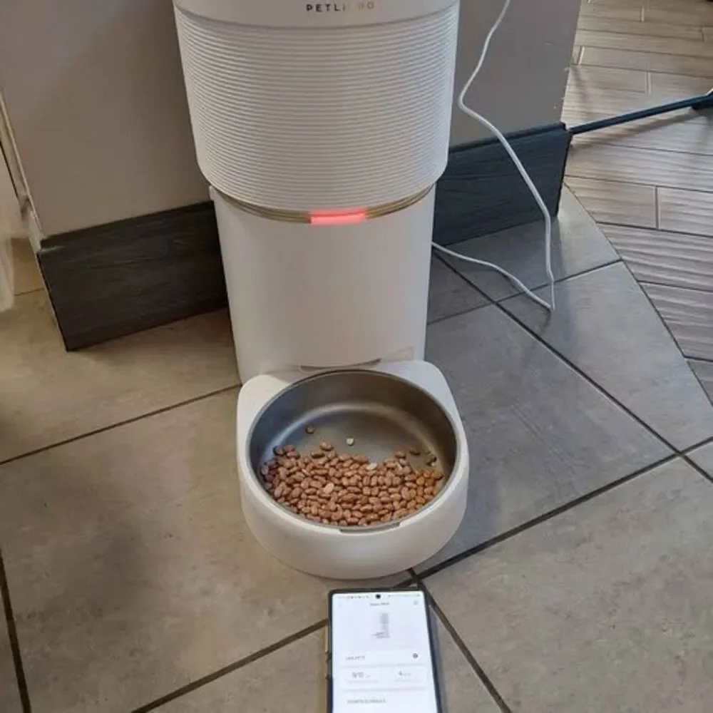 Petlibro Space Automatic pet feeder and vacuum-sealed food storage